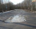 Дорога без ремонта несколько лет. Ямы есть как большие так и малые. Средняя скорость транспорта на ней не более 5-10 км/час