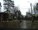 Улица Тимофея Павловского каждую весну превращается в сетку из ям. Причина - сантиметровый слой асфальта. На некоторых ямах можно насчитать пять-шесть слоёв. Какой смысл "мазать" афальт такой толщины, адгезии между слоями нет, крошится как печенье.
