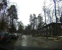 Улица Тимофея Павловского каждую весну превращается в сетку из ям. Причина - сантиметровый слой асфальта. На некоторых ямах можно насчитать пять-шесть слоёв. Какой смысл "мазать" афальт такой толщины, адгезии между слоями нет, крошится как печенье.