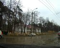 В целом улица в терпимом состоянии. Если нет дождя ямы можно увидеть.