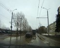 На срезах ям хорошо видна толщина асфальта - около 2 см.