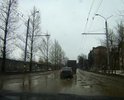 На срезах ям хорошо видна толщина асфальта - около 2 см.