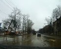 На срезах ям хорошо видна толщина асфальта - около 2 см.