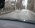 Последствия ямочного ремонта и перегрузки автомобильного движения (заторы на ж/д переезде вынуждают срезать путь через Бернгардовку).