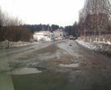 Часть улицы со стороны центральной улицы Ленина заасфальтирована, чтобы создать видимость "бурной деятельности".
После поворота асфальт резко обрывается, дорожное полотно превращается в совокупность ям и ямок.
По улице Юбилейной проходит маршрут автобуса №8.