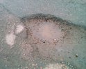 Дорога просто вся покрыта рытвинами и трещинами на протяжении многих лет