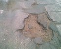 На этом участке высокая колейность дороги, сплошные ямы.