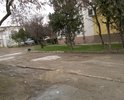 Отсутствие адекватного дорожного покрытия при въезде во двор