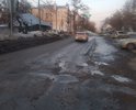 На участке дороги напротив дома, по адресу: ул. Герцена, д. 45 частично отсутствие дорожное полотно, данный участок дороги на притяжении нескольких лет  находится в неудовлетворенном состоянии. Требуется ремонт!