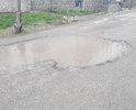 Вся улица в очень глубоких ямах