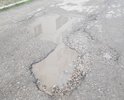 Вся улица в очень глубоких ямах
