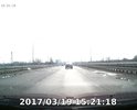 По правой полосе в двух направлениях на мосту двигаться невозможно, все в ямях.