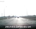 По правой полосе в двух направлениях на мосту двигаться невозможно, все в ямях.