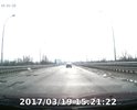 По правой полосе в двух направлениях на мосту двигаться невозможно, все в ямях.