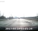 По правой полосе в двух направлениях на мосту двигаться невозможно, все в ямях.