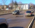 Повреждения асфальтового покрытия. Ямы и выбоины различных размеров на всем участке. Выбиты стыки асфальта.