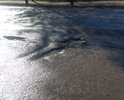 Повреждения асфальтового покрытия. Ямы и выбоины различных размеров на всем участке. Выбиты стыки асфальта.