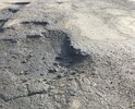 Добрый день!
Новгородская область. Трасса Старая Русса - Поддорье - Холм. На сайте можно отметить только 5 км, но дороги нет на всем протяжении Поддорьского района. "Веселье" начинается еще после Старой Руссы, но самое дно это весь Поддорьский район. Это не дорога, это решето. Она настолько убита, что народ едет по обочинам, в следствие чего обочины тоже убиты и ехать просто негде. Средняя скорость 30-40 км/ч. Иногда приходится тормозить почти до полной остановки, чтобы проехать. В прикрепленных фотках есть скриншоты геопозиции, где сделаны фото. Глубина ям 5-7 см. Такое состояние дороги в этом районе уже несколько лет. Дорога убита до Поддорья, в Поддорье и после Поддорья. В этом районе ее даже не пытаются ремонтировать. Зимой еще более менее можно было ехать, а сейчас весна, просто ужас.