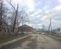 Начиная от спуска, проезжая музей, администрацию и до поворота множество дефектов дорожного полотна