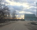 Начиная от спуска, проезжая музей, администрацию и до поворота множество дефектов дорожного полотна