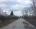 Очень много ям, местами дорога абсолютно разбита, например, у завода