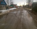 Дорога плиточная, плиты разрушены, вздыблены, на низких легковых автомобилях не повредив днище проехать практически невозможно. Особо повреждены участки после прокладки газовых магистралей в следствии ненадлежащего восстановления после проведенных работ.