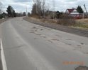 Одна из центральных улиц города, которая берет своё начало у въезда в город и ведет в центральную часть города.Состояние дорожного полотна видно на фотографиях. Скорость движения по этому участку не может превышать порой и 10 км/ч, так как если двигаться с разрешенной скоростью 60 км/ч, есть возможность не справиться с управлением, либо причинить вред т/с, а именно "убить"элементы подвески, погнуть диски, лопнуть шины и др. Ямочный ремонт является неэффективным и  решением проблемы лишь на некоторое время. Хочется отметить, что после проведения ямочного ремонта дорога все равно продолжает напоминать стиральную доску из года в год.