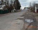 Одна из центральных улиц города, которая берет своё начало у въезда в город и ведет в центральную часть города.Состояние дорожного полотна видно на фотографиях. Скорость движения по этому участку не может превышать порой и 10 км/ч, так как если двигаться с разрешенной скоростью 60 км/ч, есть возможность не справиться с управлением, либо причинить вред т/с, а именно "убить"элементы подвески, погнуть диски, лопнуть шины и др. Ямочный ремонт является неэффективным и  решением проблемы лишь на некоторое время.