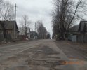 Одна из центральных улиц города, которая берет своё начало у въезда в город и ведет в центральную часть города.Состояние дорожного полотна видно на фотографиях. Скорость движения по этому участку не может превышать порой и 10 км/ч, так как если двигаться с разрешенной скоростью 60 км/ч, есть возможность не справиться с управлением, либо причинить вред т/с, а именно "убить"элементы подвески, погнуть диски, лопнуть шины и др. Ямочный ремонт является неэффективным и  решением проблемы лишь на некоторое время.