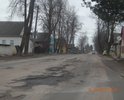 Одна из центральных улиц города, которая берет своё начало у въезда в город и ведет в центральную часть города.Состояние дорожного полотна видно на фотографиях. Скорость движения по этому участку не может превышать порой и 10 км/ч, так как если двигаться с разрешенной скоростью 60 км/ч, есть возможность не справиться с управлением, либо причинить вред т/с, а именно "убить"элементы подвески, погнуть диски, лопнуть шины и др. Ямочный ремонт является неэффективным и  решением проблемы лишь на некоторое время.
