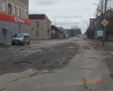 Центральная улица города.  Состояние дорожного полотна видно на фотографиях. Движение по этому участку с разрешенной скоростью 60 км/ч, не исключает возможность не справиться с управлением, либо причинить вред т/с, а именно "убить" элементы подвески, погнуть диски, лопнуть шины и др. Ямочный ремонт является неэффективным средством решения данной проблемы, так как его результат заметен лишь некоторое время.