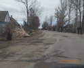 Центральная улица города. Въезд и выезд из города.  Состояние дорожного полотна видно на фотографиях. Движение по этому участку с разрешенной скоростью 60 км/ч, не исключает возможность не справиться с управлением, либо причинить вред т/с, а именно "убить" элементы подвески, погнуть диски, лопнуть шины и др. Ямочный ремонт является неэффективным средством решения данной проблемы, так как его результат заметен лишь некоторое время.  Даже после проведения ямочного ремонта данную дорогу нельзя назвать ровной в силу технологий проведения ямочного ремонта.  При въезде в город по данному участку дороги, невольно складывается негативное впечатление о всех дорогах и самом городе в целом.