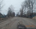 Центральная улица города. Въезд и выезд из города.  Состояние дорожного полотна видно на фотографиях. Движение по этому участку с разрешенной скоростью 60 км/ч, не исключает возможность не справиться с управлением, либо причинить вред т/с, а именно "убить" элементы подвески, погнуть диски, лопнуть шины и др. Ямочный ремонт является неэффективным средством решения данной проблемы, так как его результат заметен лишь некоторое время.  Даже после проведения ямочного ремонта данную дорогу нельзя назвать ровной в силу технологий проведения ямочного ремонта.  При въезде в город по данному участку дороги, невольно складывается негативное впечатление о всех дорогах и самом городе в целом.