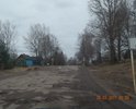 Центральная улица города. Въезд и выезд из города.  Состояние дорожного полотна видно на фотографиях. Движение по этому участку с разрешенной скоростью 60 км/ч, не исключает возможность не справиться с управлением, либо причинить вред т/с, а именно "убить" элементы подвески, погнуть диски, лопнуть шины и др. Ямочный ремонт является неэффективным средством решения данной проблемы, так как его результат заметен лишь некоторое время.  Даже после проведения ямочного ремонта данную дорогу нельзя назвать ровной в силу технологий проведения ямочного ремонта.  При въезде в город по данному участку дороги, невольно складывается негативное впечатление о всех дорогах и самом городе в целом.