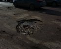 Дорога и прилегающая территория по адресу ул.65 лет Победы находится в отвратительном состоянии. По дороге затруднено движение транспорта по причине метровых ям и выбоин, нет ливневых стоков и все осадки равномерно распределяются и заполняют метровые выбоины превращаясь в озера. Нет разметки и дорожных знаков. Отсутствую пешеходные дорожки, люди вынуждены ходить по проезжей части. Не убирается дорога и прилегающая территория от снега - никогда.