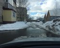 Проехать на легковой машине не возможно, пусть это и дворовые территории, но земля не в собственности у жильцов домов, а находится на балансе администрации города. Дорога не ремонтировалась очень много лет.