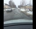 Дорожное покрытие оставляет желать лучшего, ремонт делается битым кирпичом, местами и целые кирпичи входят)))) О разметке, приходится вообще молчать, ее просто нет.