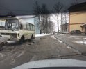 Дорога ведет к школе где учатся более тысячи человек, в межсезонье каша. И опять же это центр города.