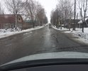 Каждый год делают ямочный ремонт, хотя дорога требует капитального ремонта. Пешеходная зона не имеет асфальтового покрытия, весной и осенью грязь.