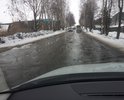Каждый год делают ямочный ремонт, хотя дорога требует капитального ремонта. Пешеходная зона не имеет асфальтового покрытия, весной и осенью грязь.