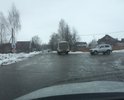 Каждый год делают ямочный ремонт, хотя дорога требует капитального ремонта. Пешеходная зона не имеет асфальтового покрытия, весной и осенью грязь.
