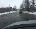 Перекресток улицы Октябрьская и улицы Авиационная, как всегда весной в разбитом состоянии, что бы повернуть приходится изрядно покрутить рулевым колесом.
