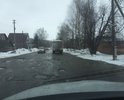 Перекресток улицы Октябрьская и улицы Авиационная, как всегда весной в разбитом состоянии, что бы повернуть приходится изрядно покрутить рулевым колесом.
