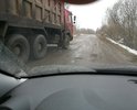 Грузовые автомобили разломали всю дорогу на протяжении 10 км от Мордвиново до д Седельници нет дороги в километров 6 вообще асфальта нет а ямы такие что легковые машины с трудом проежают