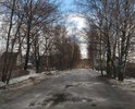 Фуры и другие грузовые автомобили (принадлежат близлежащим заводам) постоянно разбивают эту дорогу. В сущности, от дороги одно лишь направление.