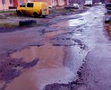 Ямы фактически "по колено", при небольшом дожде по улице невозможно пройти, так как не оборудован сток воды. Прошу обратить внимание. В таком состоянии дорога последние 2 года точно.