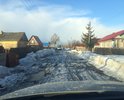 В межсезонье каша, колеса вязнут. Лужи глубиной по пороги легкового автомобиля, так же в очень близком расстоянии находятся мусорные контейнеры.