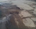 Ямы огромной глубины, все легковые машины задеванию дном, ремонт дороги не производился уже давно. В том году было подсыпано щебнем, который исчез после первого дождя.
