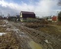Отсутствует нормальная дорога в д. Панино (от дороги на д. Нестерово до маг Стройматериалы на дороге п. Панино). После дождей постоянно грязно, машины вязнут в глине и создают колеи, местами пешеходам вообще не пройти. В период весенне-осенней распутицы не проехать, не пройти,  Скорая помощь проехать не может. Глубокие ямы жители стараются засыпать строительным мусором - кирпичом, камнями, щебнем. На просьбу хотя бы  отсыпать дорогу (через Добродел) Администрация просто отписывается. Мы живём в 21 веке (первые упоминания о деревне с 1926г.)- а дорога до сих пор грунтовая!