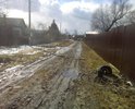 Отсутствует нормальная дорога в д. Панино (от дороги на д. Нестерово до маг Стройматериалы на дороге п. Панино). После дождей постоянно грязно, машины вязнут в глине и создают колеи, местами пешеходам вообще не пройти. В период весенне-осенней распутицы не проехать, не пройти,  Скорая помощь проехать не может. Глубокие ямы жители стараются засыпать строительным мусором - кирпичом, камнями, щебнем. На просьбу хотя бы  отсыпать дорогу (через Добродел) Администрация просто отписывается. Мы живём в 21 веке (первые упоминания о деревне с 1926г.)- а дорога до сих пор грунтовая!